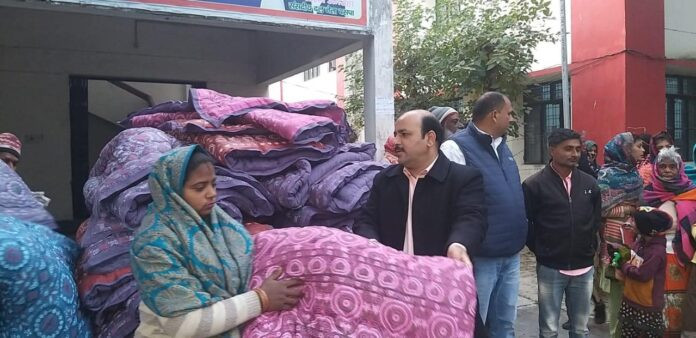 Amroha Garhmukteshwar MP Kunwar Danish Ali distributes blankets