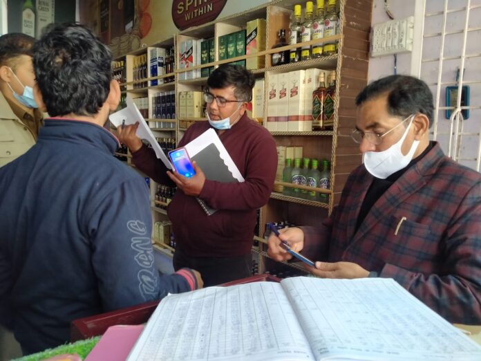 Team inspects liquor shop