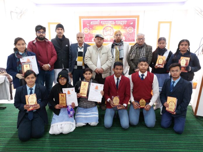 Winning contestant in the competition held at Arya Samaj