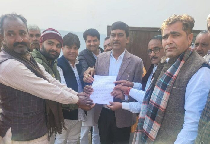 Handing over memorandum to MLA Harendra Teotia