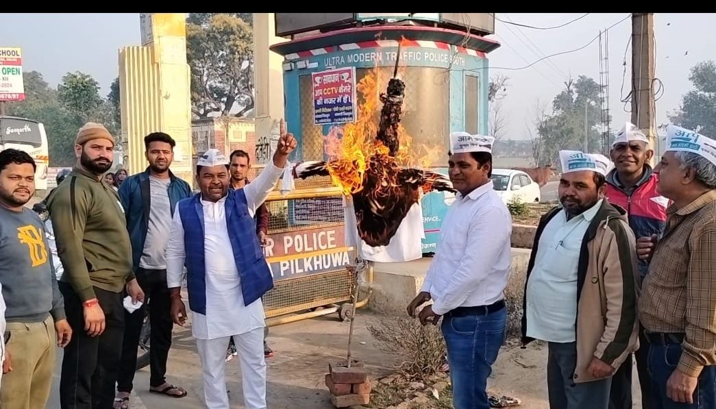 Deputy CM मनीष सिसोदिया की गिरफ्तारी पर आप ने पुतला फूंका AAP