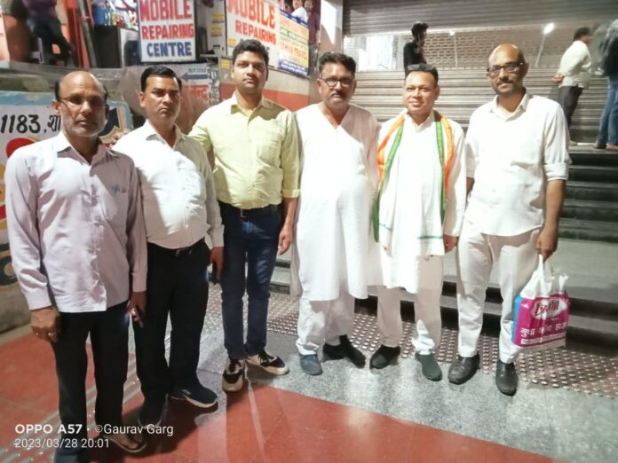 Congress officials and workers reached Delhi