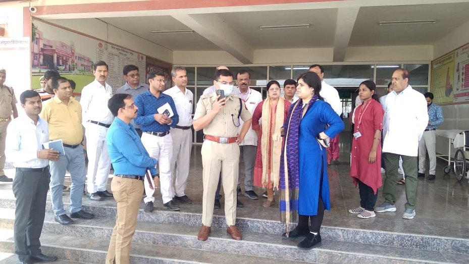 Dm and sp arrived to inspect the district hospital