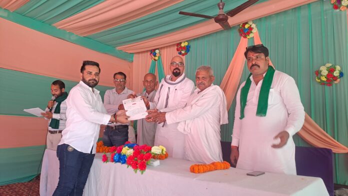 Officials of Bharatiya Kisan Union (original) handing over nomination papers