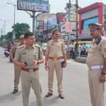 SP Abhishek Verma instructing traffic policemen at Tehsil intersection