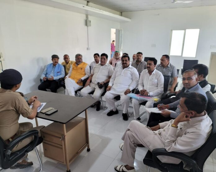 Traders participating in business meeting