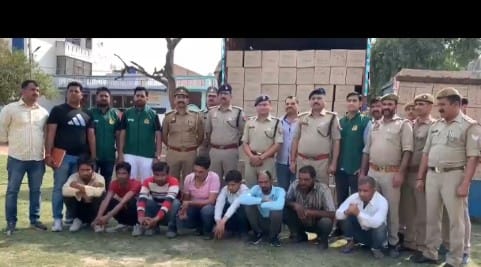 हाईवे किनारे खड़े ट्रकों को लूटने वाले अन्तर्राज्यीय गिरोह के आठ सदस्य गिरफ्तार, लूटा गया लाखों का माल, वाहन, अवैध हथियार बरामद 1 Robbers caught