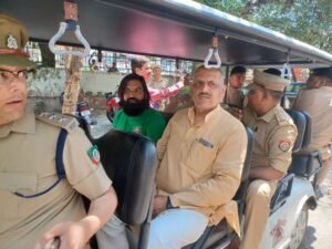 आरिफ से 27 दिन बाद मिल सका Saras सारस, हर कोई पक्षी प्रेम देख हुआ भावुक Arif met Saras1