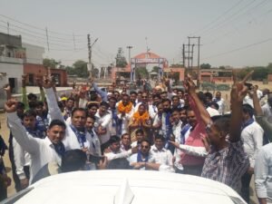 BSP candidate Pushpa Singh with workers