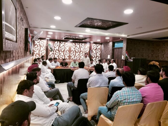 City President Abhishek Goyal addressing the meeting of Congress workers