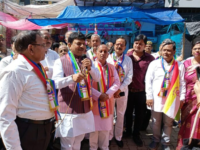 Kapil Dev Aggarwal, Minister of the state government and in-charge of the district, addressing the Palki Yatra