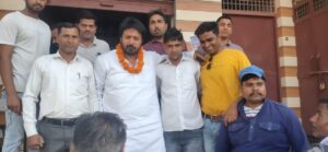 Nikay chunav निकाय चुनाव को लेकर बसपा पदाधिकारी और कार्यकर्ताओं ने किया मंथन, सपा छोड़कर आए कार्यकर्ताओं बसपा में हुए शामिल 1 Workers present at bsp office