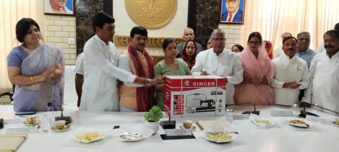minister Kapil Dev Aggarwal