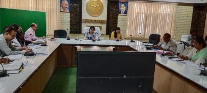 DM taking meeting