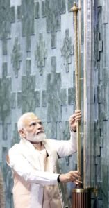 New Parliament: PM नरेंद्र मोदी ने हवन-पूजा के बाद लोकसभा में स्थापित किया सेंगोल, देश को मिल गई नई संसद, सर्वधर्म प्रार्थना का हुआ आयोजन New Parliament: PM नरेंद्र मोदी ने हवन-पूजा के बाद लोकसभा में स्थापित किया सेंगोल, देश को मिल गई नई संसद, सर्वधर्म प्रार्थना का हुआ आयोजन