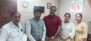 Minister in-charge Kapil Dev Agarwal arrived at Collectorate Ganj