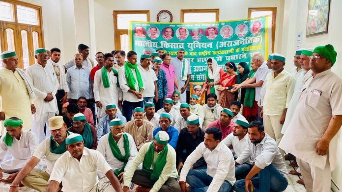 Paying tribute to Chaudhary Mahendra Singh Tikait