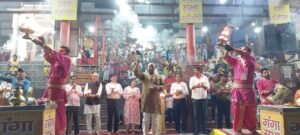 ज्येष्ठ गंगा दशहरा : भक्तों के पड़ाव डालने से गंगानगरी में हर तरफ रंगत बढ़ी doing ganga aarti