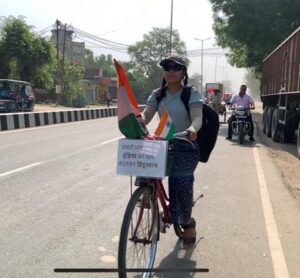Hapur news:छात्रा पीएम से करेगी मांग: 'india का नाम बदलकर रखा जाए हिन्दुस्तान': कोलकाता से साइिकल पर सवार होकर निकले पिता-पुत्री 1 Chhatra basu
