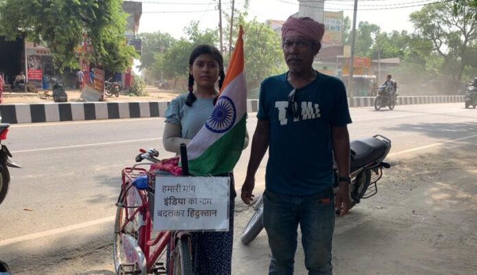 Father daughter going from Delhi to Kolkata by bicycle