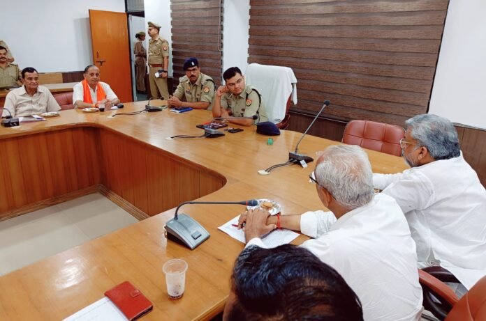 SP Abhishek Verma meeting with traders