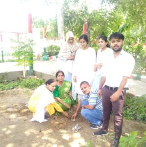 Hapur news एसएसवी पीजी कालेज में किया पौधारोपण