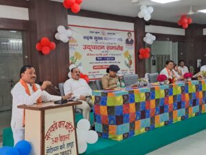 Hapur News यातायात पखवाड़ा की हुई शुरूआत, विधायक ने हरी झंडी दिखाकर प्रचार वाहन किए रवाना