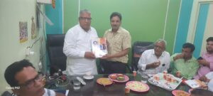 Hapur news सांसद के समक्ष उठाई धीरखेड़ा इंडस्ट्रीयल एरिया को हापुड़ जनपद में शामिल कराने की मांग