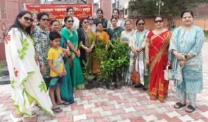 Hapur News अग्रवाल महासभा और महिला मंच ने किया पौधारोपण Agarwal Mahasabha1