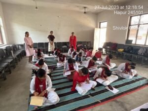 Hapur News सड़क सुरक्षा पर निबंध व भाषण प्रतियोगिता आयोजित akp2