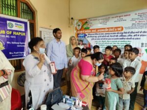 Hapur news चिकित्सा शिविर में ग्रामीणों के स्वास्थ्य की हुई जांच