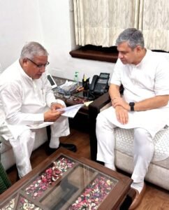 Hapur news रेल मंत्री से सांसद राजेंद्र अग्रवाल ने की वंदेभारत का रूट तय करने की मांग