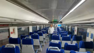 Vande bharat वंदे भारत में चेन पुलिंग का तो मतलब ही नहीं, अलार्म बजाया तो यह होगा, जानिए ट्रेन में क्या क्या हैं खूबियां 7 Vande bharat वंदे भारत में चेन पुलिंग का तो मतलब ही नहीं, अलार्म बजाया तो यह होगा, जानिए ट्रेन में क्या क्या हैं खूबियां