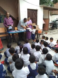 Hapur news इंग्लिश पोयम सुना बच्चों ने दिया प्रतिभा का परिचय