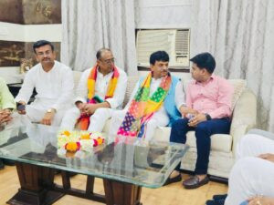 Hapur news जनपद के प्रभारी मंत्री कपिलदेव अग्रवाल पहुंचे गोशाला 2 Kapildev agarwal reached gaushala