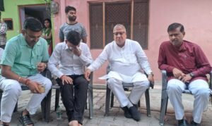 BTech Student death Case सांसद राजेंद्र अग्रवाल परिवारजनों से मुलाकात कर हुए भावुक