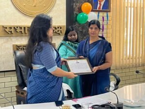 Hapur जिला मुख्यालय पर बाबू और शास्त्री की मनाई जयंती