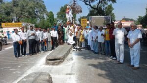 Hapur बापू और शास्त्री जी की जयंती पर कांग्रेसजनों ने दी श्रद्धांजलि