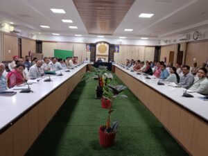 Cm yogi मुख्यमंत्री के प्रस्तावित दौरे के लिए डीएम ने ली अफसरों संग बैठक, विभिन्न विभाग के अधिकारियों को सौंपी गई यह जिम्मेदारी