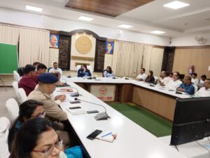 Cm yogi मुख्यमंत्री के प्रस्तावित दौरे के लिए डीएम ने ली अफसरों संग बैठक, विभिन्न विभाग के अधिकारियों को सौंपी गई यह जिम्मेदारी