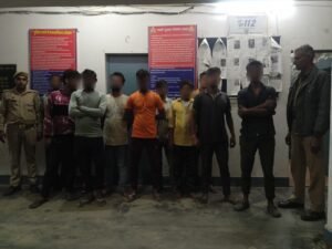 Hapur police पुलिस का शराबियों पर चला चाबुक, खुले में शराब पी रहे 62 पर हुई कार्रवाई 10 Hapur police पुलिस का शराबियों पर चला चाबुक, खुले में शराब पी रहे 62 पर हुई कार्रवाई