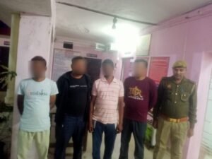 Hapur police पुलिस का शराबियों पर चला चाबुक, खुले में शराब पी रहे 62 पर हुई कार्रवाई 11 Hapur police पुलिस का शराबियों पर चला चाबुक, खुले में शराब पी रहे 62 पर हुई कार्रवाई
