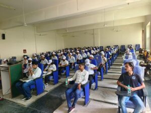 Hapur मोनाड यूनिवर्सिटी के युवा छात्र-छात्राओं को भारतीय मानक ब्यूरो ने दिया मानकीकरण प्रशिक्षण