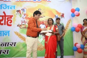 Hapur मोनार्ड विश्वविद्यालय में आयोजित हुआ प्रधान सम्मान समारोह, प्रधानों को किया गया सम्मानित