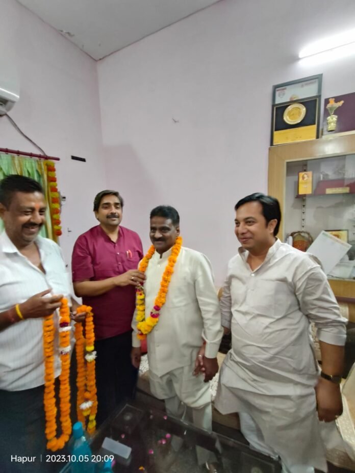 Welcoming Sunil Rama, State Vice President of All India Vaishya Mahasammelan UP1