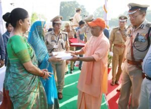 CM Yogi पुलिस स्मृति दिवस: CM योगी ने शहीदों को दी श्रद्धांजलि, बोले - आत्मा अमर अजर, कोई अग्नि नहीं जला सकती