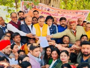 Jagdeep dhankhar mimicry मिमिक्री को लेकर मेरठ में भड़के भाजपाई, धरना प्रदर्शन कर सौंपा ज्ञापन