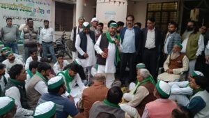 Bhakiyu (Tikait) पिलखुवा एक्सईएन कार्यालय का भाकियू ने घेराव कर दिया धरना