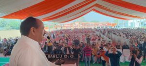 Bjp पूर्व सांसद कंवर सिंह तंवर ने साधु संत, आंगनवाड़ी,आशा बहनों और सफाई कर्मचारियों को किया सम्मानित