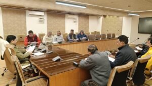 Hapur Police व्यापारियों ने सुरक्षा प्रकोष्ठ की बैठक में उठाया ध्वनि प्रदूषण का मामला Hapur Police1